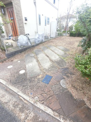 宮野木町貸戸建の駐車場