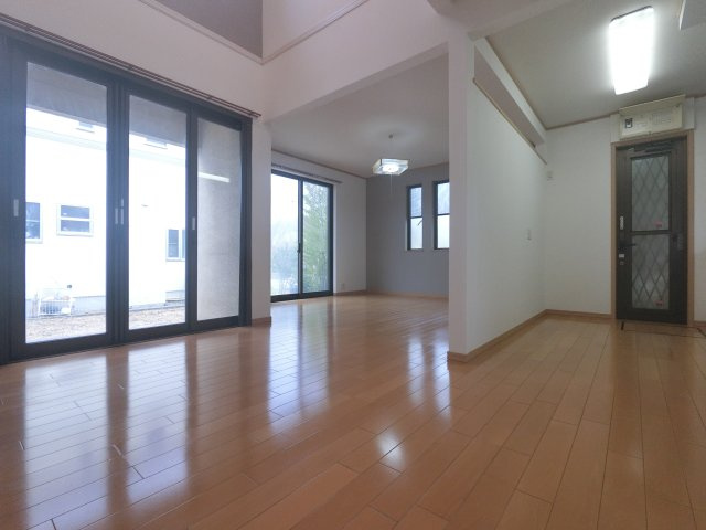 宮野木町貸戸建の居間・リビング