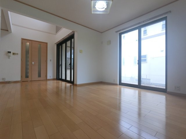 宮野木町貸戸建の居間・リビング