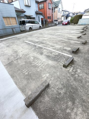 ロックス貝塚の駐車場