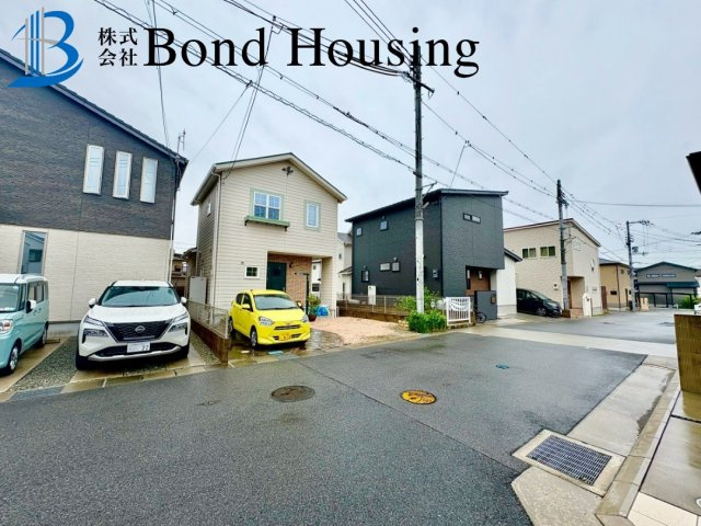 並列2台駐車可能　二見町福里　中古戸建の前面道路含む現地写真