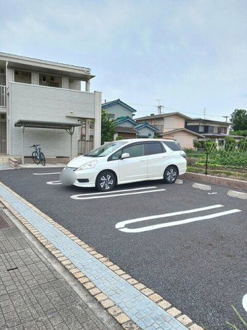 サンライズ中瀬の駐車場|駐車場があるので、車を買う予定の方も安心です