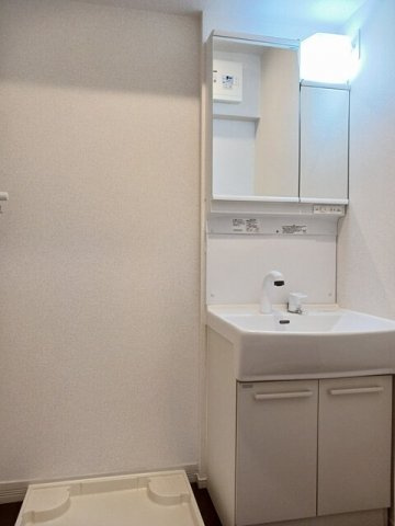 サンライズ中瀬の独立洗面台|広い洗面スペース