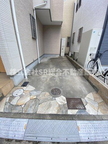 古箕輪1丁目中古戸建の駐車場|お車をお持ちの方には嬉しい駐車場付きです！車高関係なく駐車できます