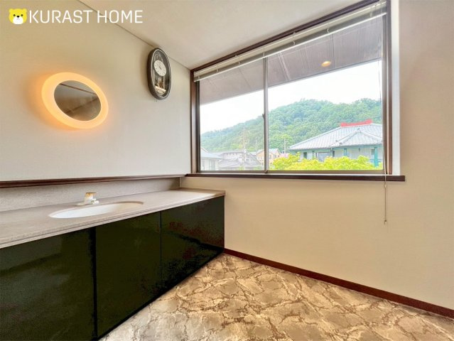 京都市西京区御陵大枝山町2丁目　中古戸建の独立洗面台