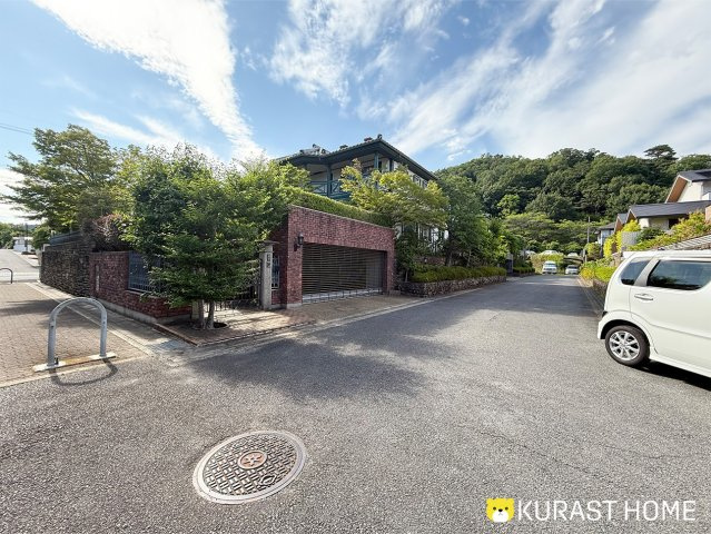 京都市西京区御陵大枝山町2丁目　中古戸建の前面道路含む現地写真