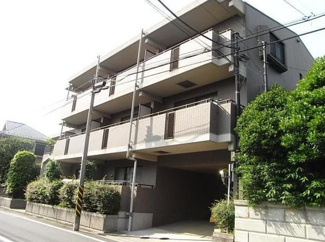 【外観】 | 鉄筋コンクリート造のガッチリとした建物。