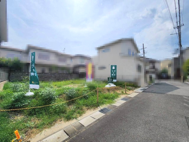 長岡京市今里細塚の外観|緑色ののぼりが目印です。
現地ご案内・詳細プランのご説明も可能です！