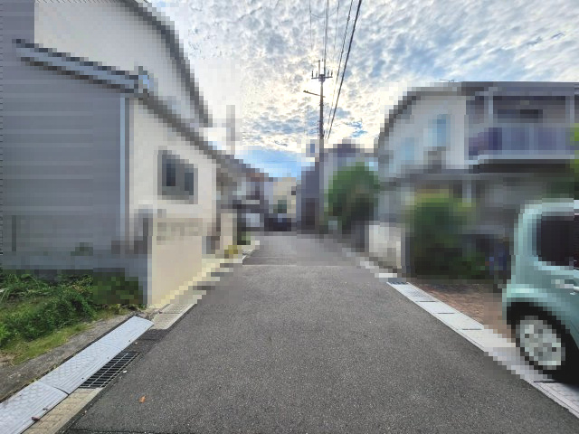 長岡京市今里細塚の前面道路含む現地写真|前道：北側公道幅員約4.6m
閑静な住宅地です。