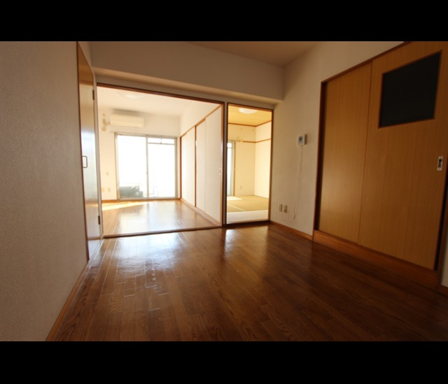 ほら貝ビレッジの居間・リビング|写真はイメージです。色仕様は現況優先になります。