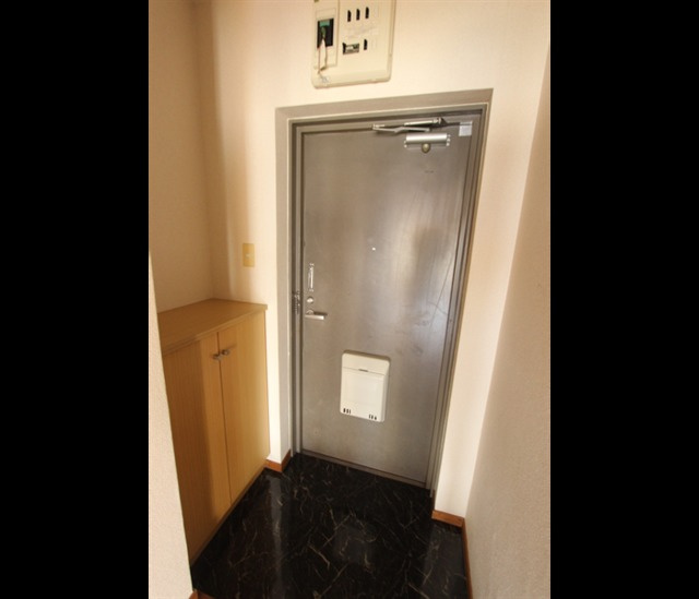 ほら貝ビレッジの玄関|写真はイメージです。色仕様は現況優先になります。