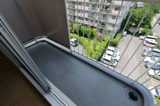 西所沢椿峰ニュータウン39街区６号棟　3LDK　東南角部屋のバルコニー