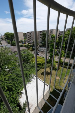 西所沢椿峰ニュータウン39街区６号棟　3LDK　東南角部屋のバルコニー