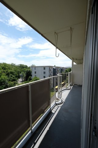 西所沢椿峰ニュータウン39街区６号棟　3LDK　東南角部屋のバルコニー