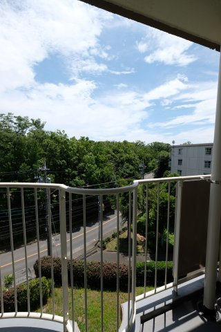 西所沢椿峰ニュータウン39街区６号棟　3LDK　東南角部屋のバルコニー