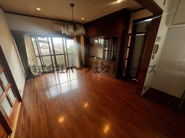 豊野町戸建　賃貸の居間・リビング|使いやすいリビングです