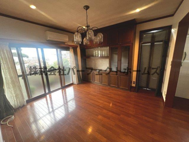 豊野町戸建　賃貸の居間・リビング|おしゃれな居間です