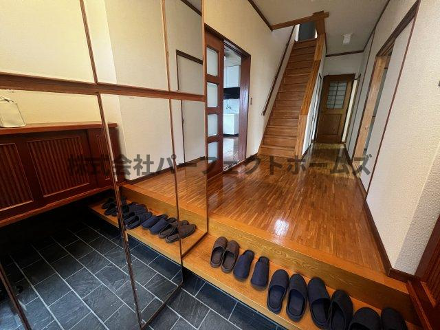 豊野町戸建　賃貸の玄関|明るい玄関です