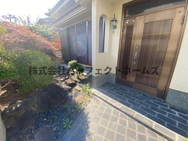 豊野町戸建　賃貸のエントランス|落ち着いたエントランスです