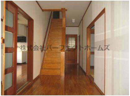 豊野町戸建　賃貸の玄関|明るい玄関です