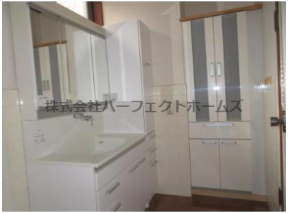 豊野町戸建　賃貸の独立洗面台|独立洗面台あり、毎朝おしゃれに忙しい女性の方におすすめです