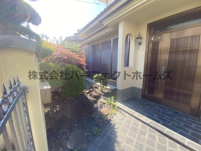 豊野町戸建　賃貸のエントランス|落ち着いたエントランスです