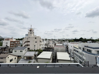 【展望】 | 眼前に広がる空の雄大さと、このお部屋の自慢の一つである「眺望」をご覧ください。毎日、この景色を独り占めできる新生活に夢が広がります。～即日のご見学可能～　お問合せはお気軽にどうぞ。
