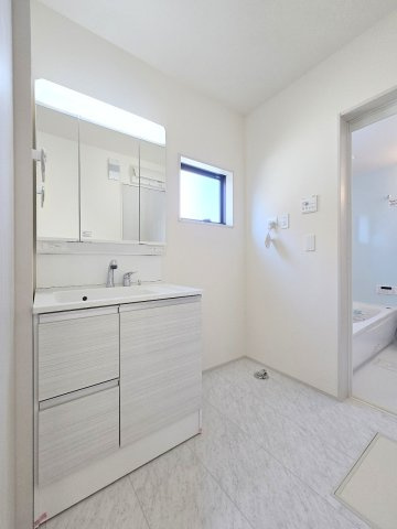 青梅市大門2丁目　全1棟の洗面所