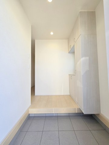 青梅市大門2丁目　全1棟の玄関