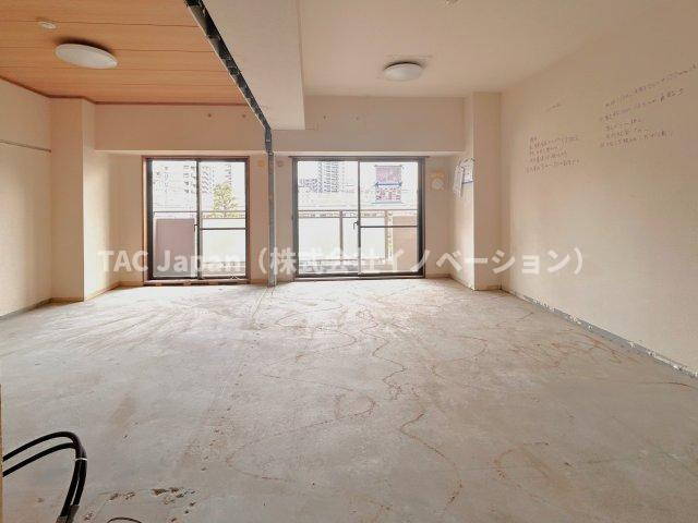 カルム赤羽の居間・リビング|フルリノベーション【完了予定令和7年7月予定】
～Ｌiving room～
１５.１帖のリビングは家族が1番くつろげる癒しの空間、家族が集い憩うリビングスペースはナチュラルカラーの明るい心地良い空間に