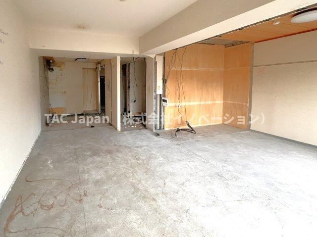 カルム赤羽の居間・リビング|フルリノベーション【完了予定令和7年7月予定】
家族みんなが爽やかに健やかに過ごせるように、溢れる光をたっぷり取り込んだリビングダイニング。集いの場、憩いの場としての快適性を求めたやすらぎの空間です