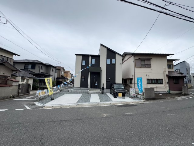 ーAdoble＋アドブル＋ー小倉北区高坊2丁目1期　【小倉北区　新築戸建て】の駐車場|来客時も安心駐車スペースもゆったり【小倉北区　新築戸建て】