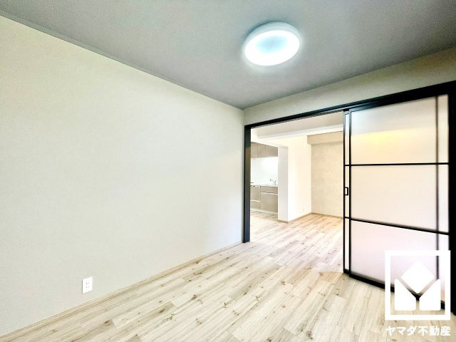 ルシエル向日町駅前の洋室