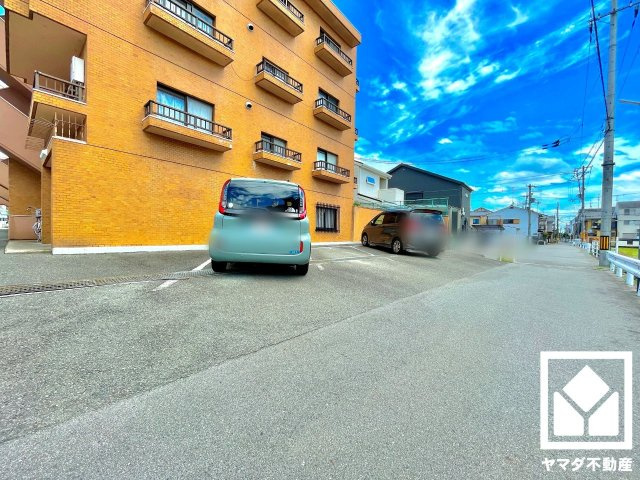 ルシエル向日町駅前の駐車場