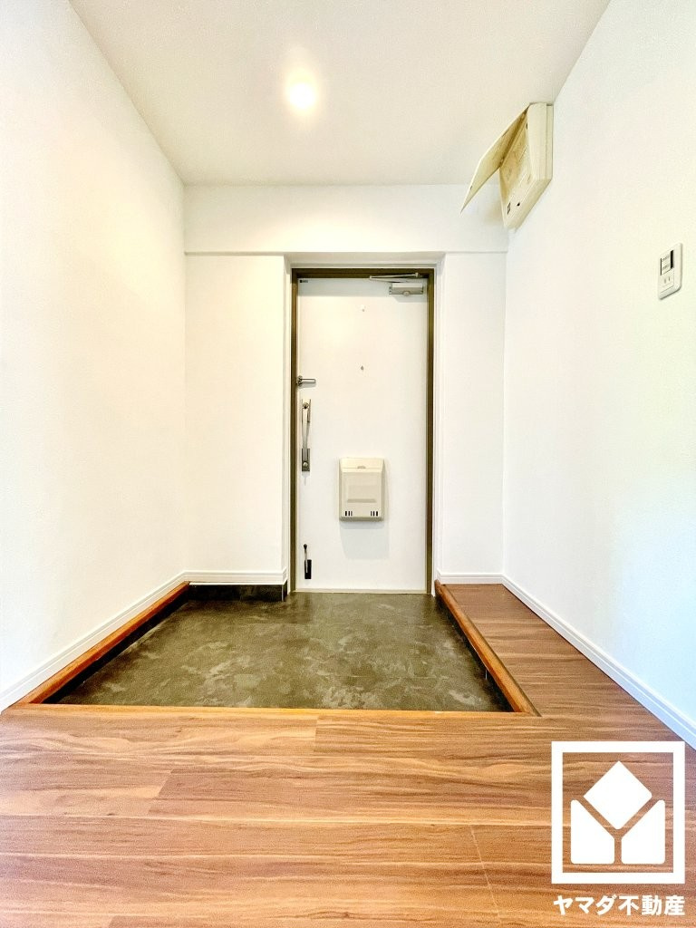 境谷西第2住宅団地第14号棟の玄関