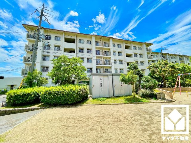 境谷西第2住宅団地第14号棟の外観