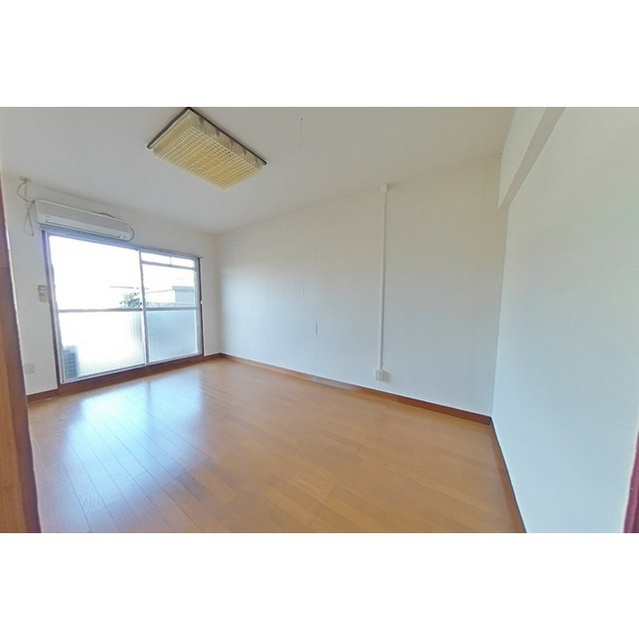 多恵第一ビルの居間・リビング