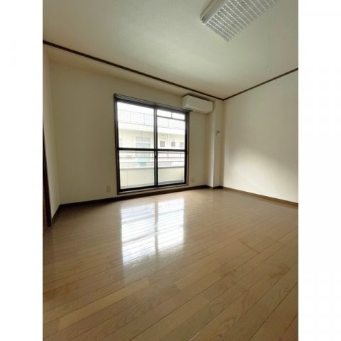 小川ハイツの居間・リビング