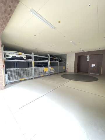 エスライズ新神戸の駐車場