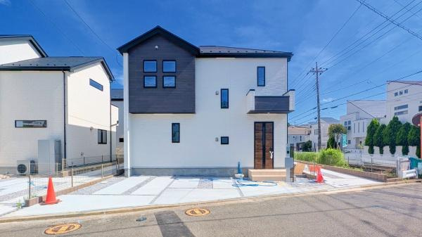 横浜市青葉区元石川町の新築一戸建の外観|堂々と完成しました！いつでもご案内可能です！
お車でご自宅まで送迎承ります。