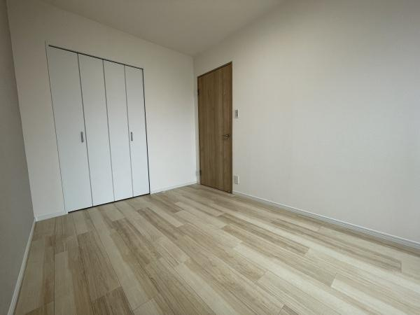 【洋室】 | フローレンスパレス生田 | 居室に収納スペースあります
