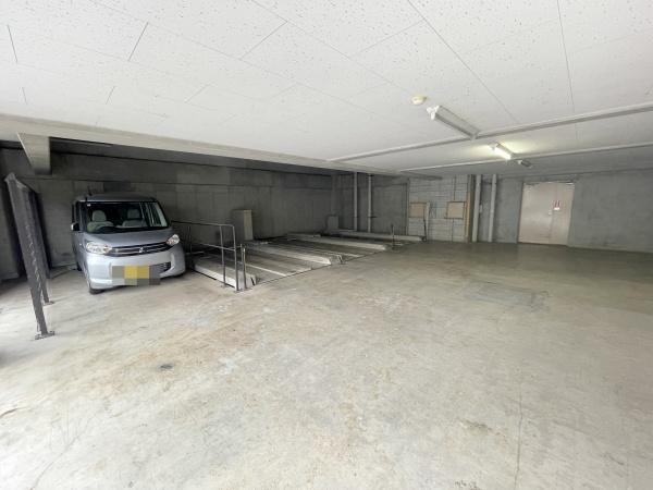 【駐車場】 | フローレンスパレス生田 | 空き状況に関しましてはお気軽にお問合せ下さいませ。
