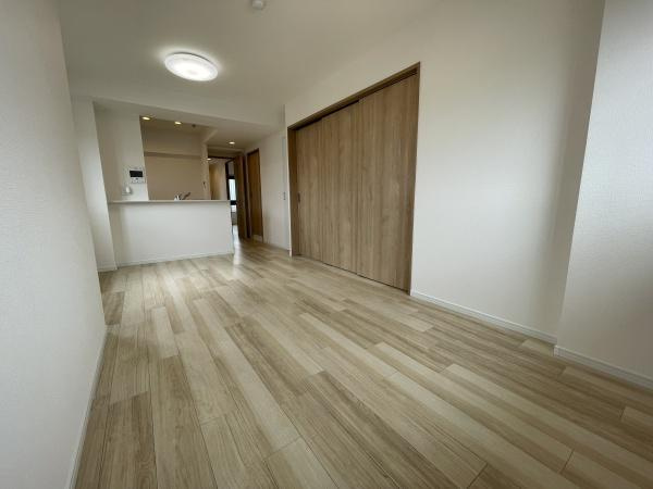 フローレンスパレス生田の居間・リビング|スライドウォールは用途様々、自由なレイアウトを楽しめます♪