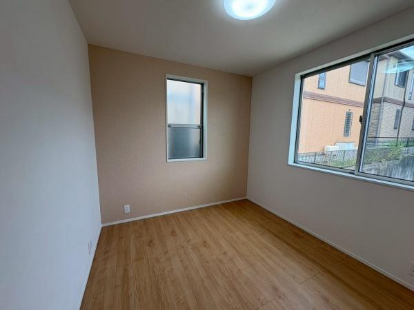 海南市つつじヶ丘27-5号　新築戸建の洋室