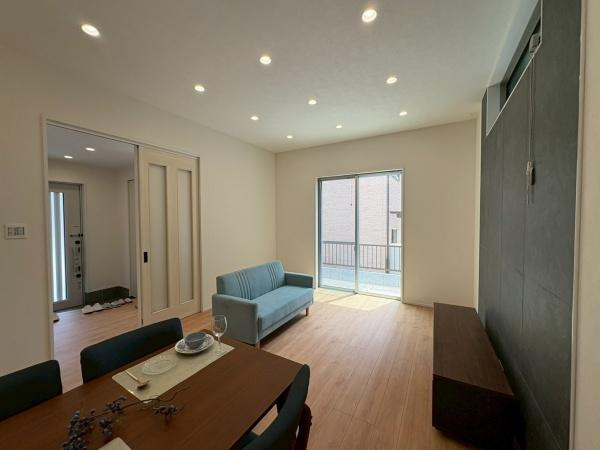 海南市つつじヶ丘27-5号　新築戸建の居間・リビング