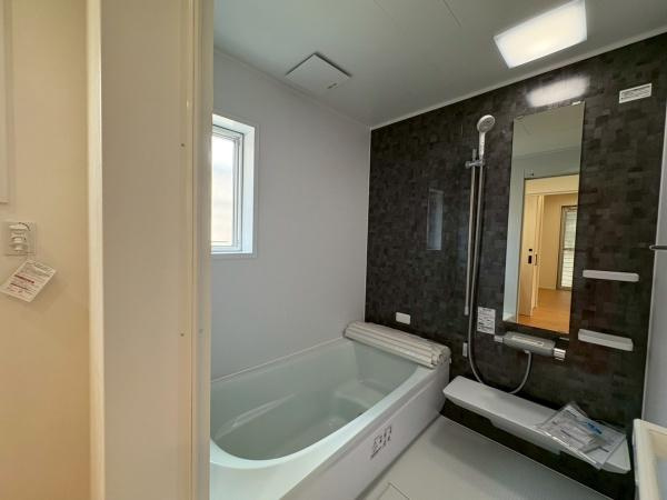 海南市つつじヶ丘27-5号　新築戸建の浴室