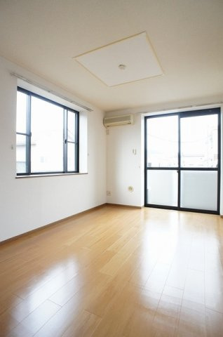 セントラルヒルズⅡの居間・リビング