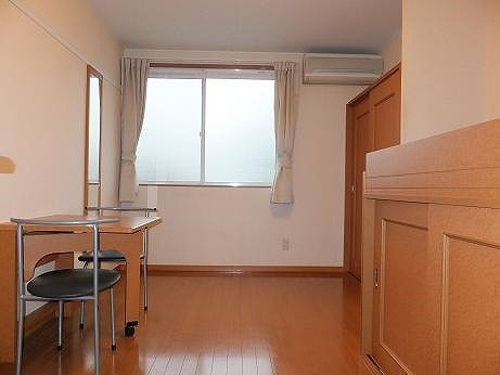 レオパレスサンフィールドの居間・リビング