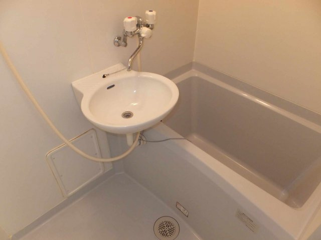 レオパレスサンフィールドの浴室