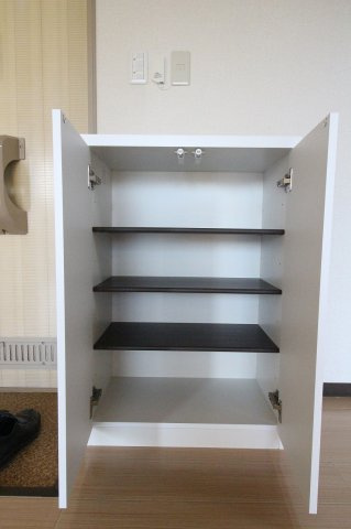 フォーブル鍵山Bの玄関|明るい玄関です